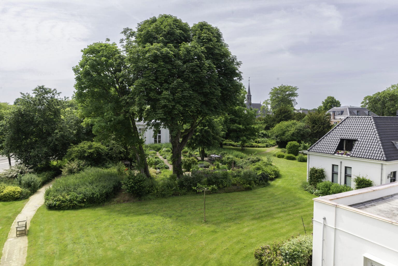 Tuin doorkijk theekoepel